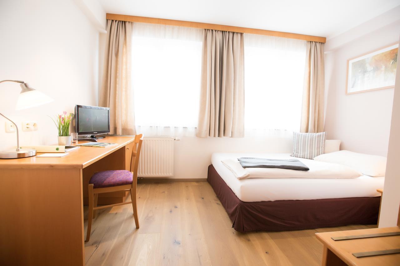 Hotel Moserwirt Bad Goisern Exteriör bild